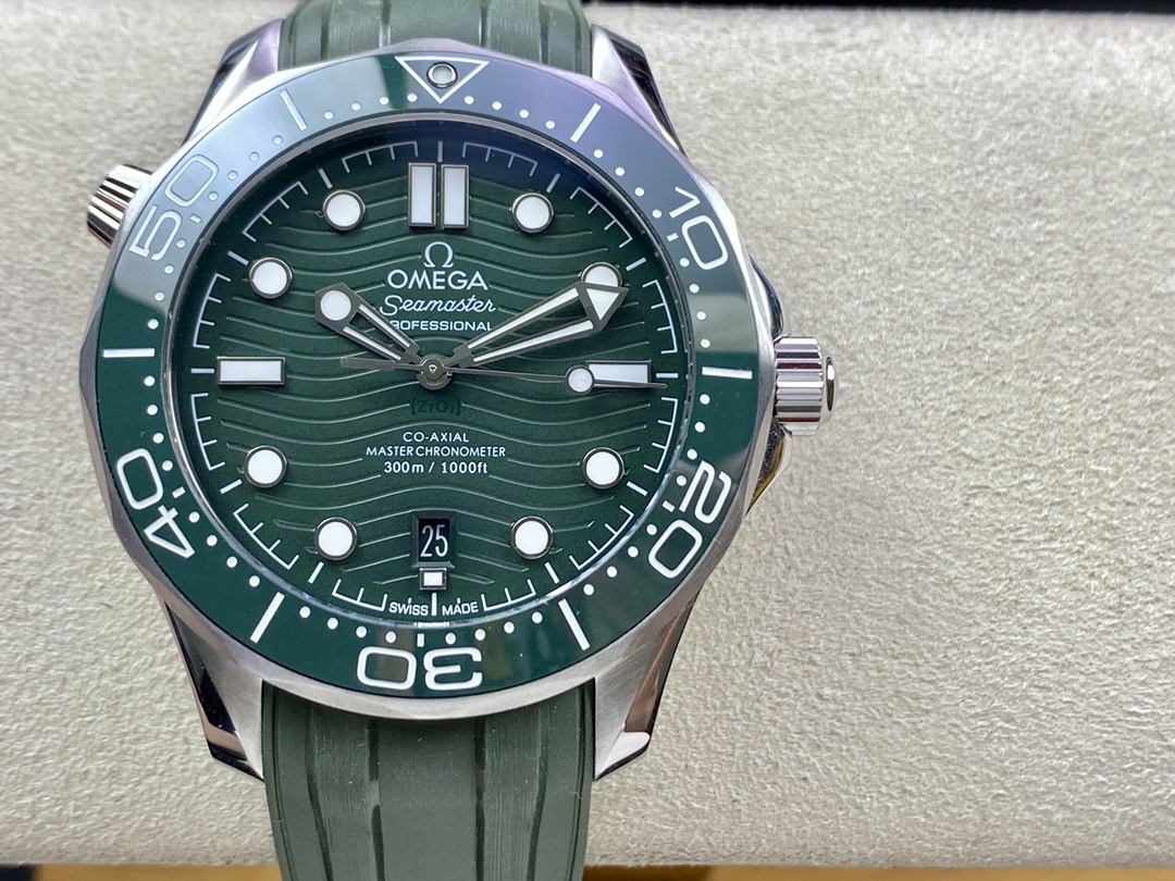 Super Clone Watch:  OMEGA Seamaster Diver 300M 42mm Green Dial 