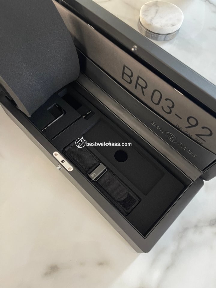 Bell & Ross BR 03 Mens watch Unisex Automatic Ceramic BR03-92-CBL - gallery