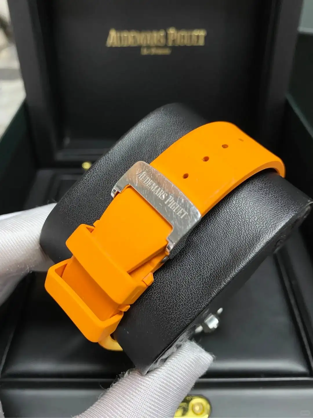 Audemars Piguet Royal Oak Offshore Selfwinding Chronograph Orange 26231ST.ZZ.D070CA.01 - gallery