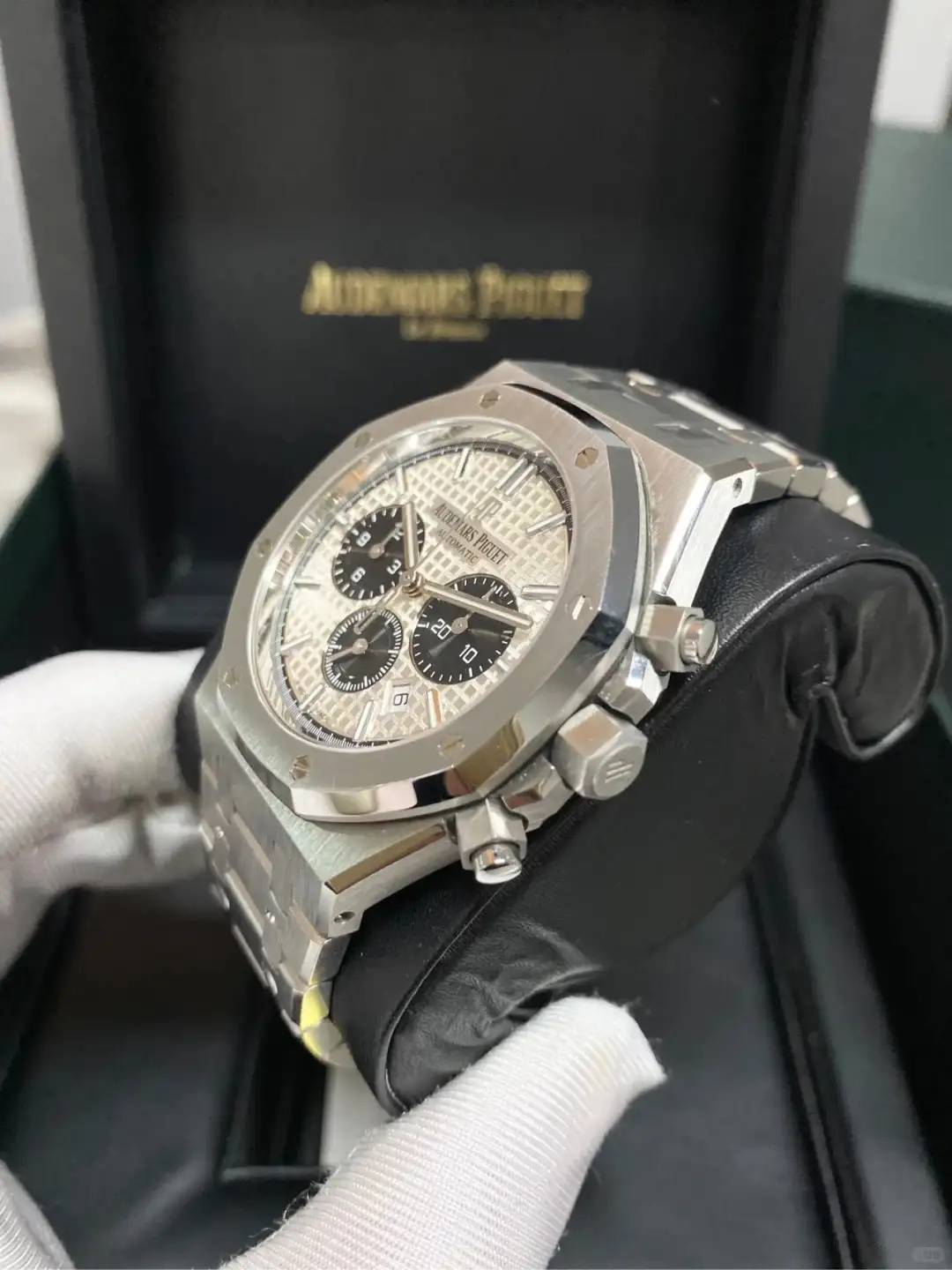 Audemars Piguet Royal Oak Selfwinding Chronograph Silver 26331ST.OO.1220ST.03 - gallery