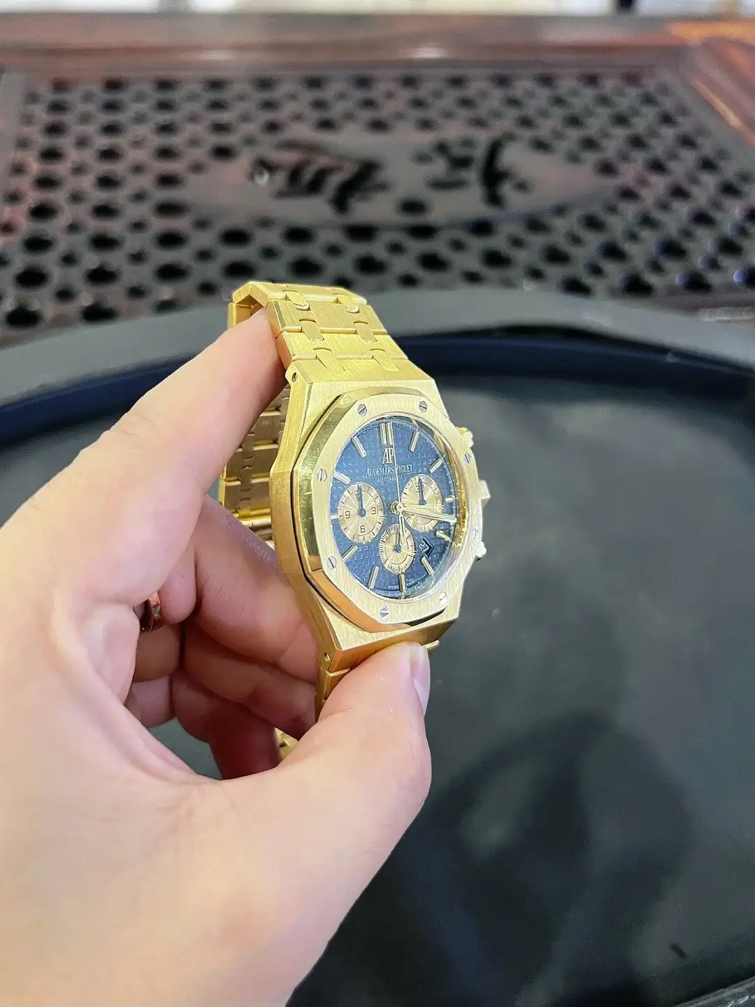 Audemars Piguet Royal Oak Offshore Selfwinding Chronograph Blue 26331BA.OO.1220BA.01 - gallery