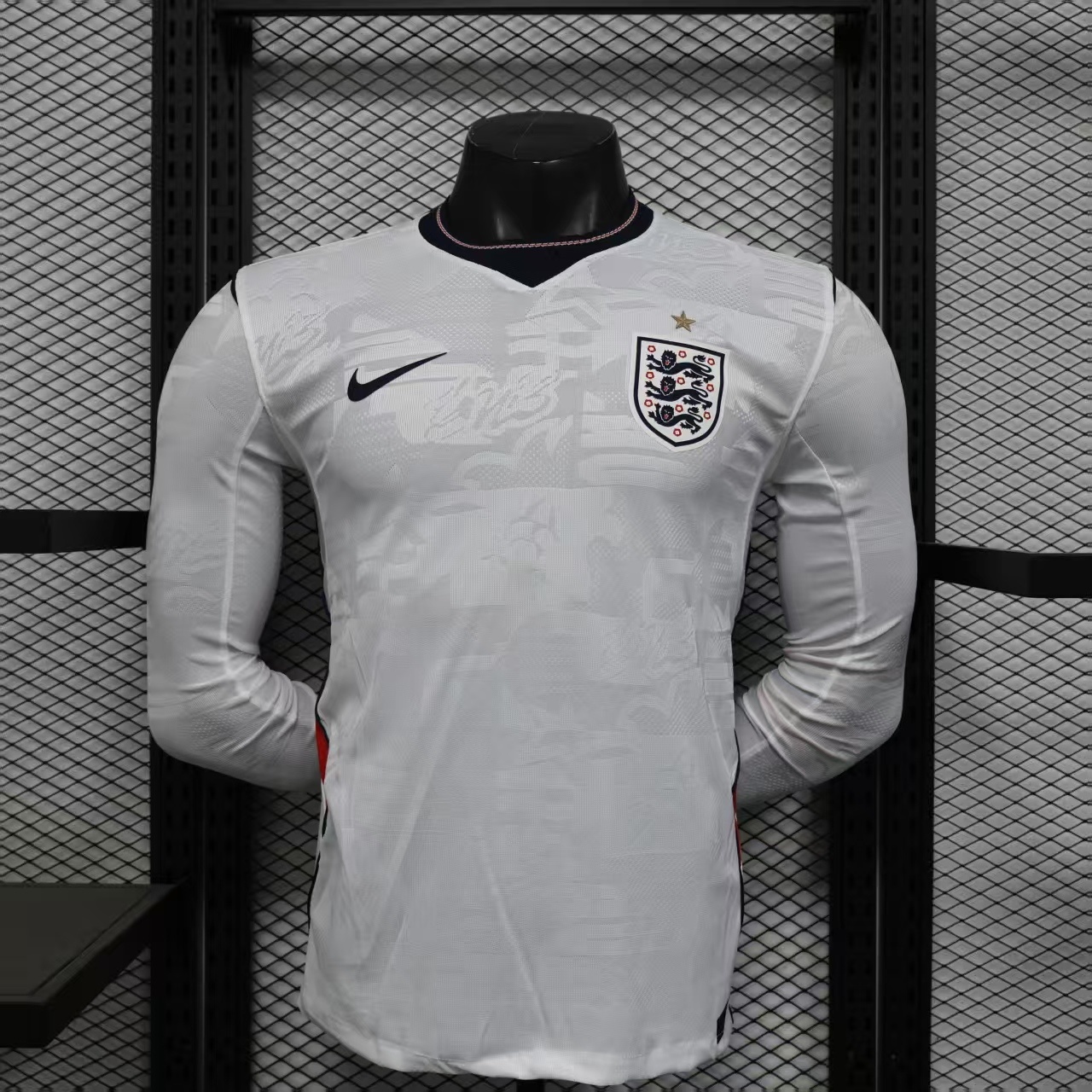 How to Style Your England 25-26 England Home Soccer Jersey Player Version Long Sleeve for Every Occasion