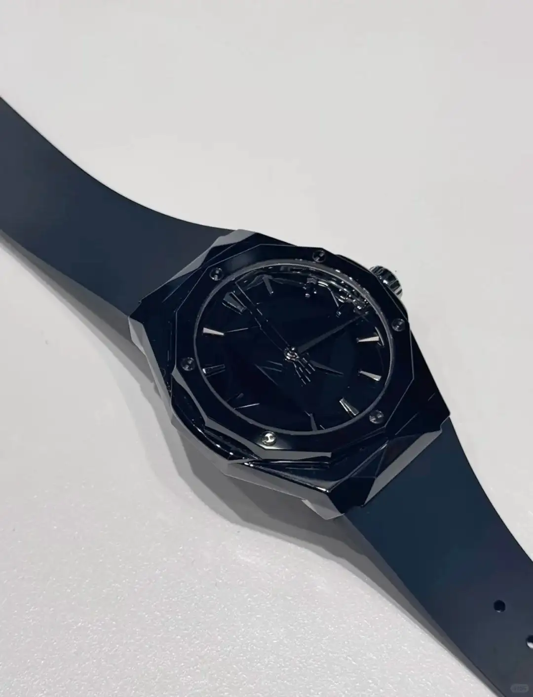 Hublot Classic Fusion Men Automatic Black Rubber Watch 550.CS.1800.RX.ORL21 - gallery