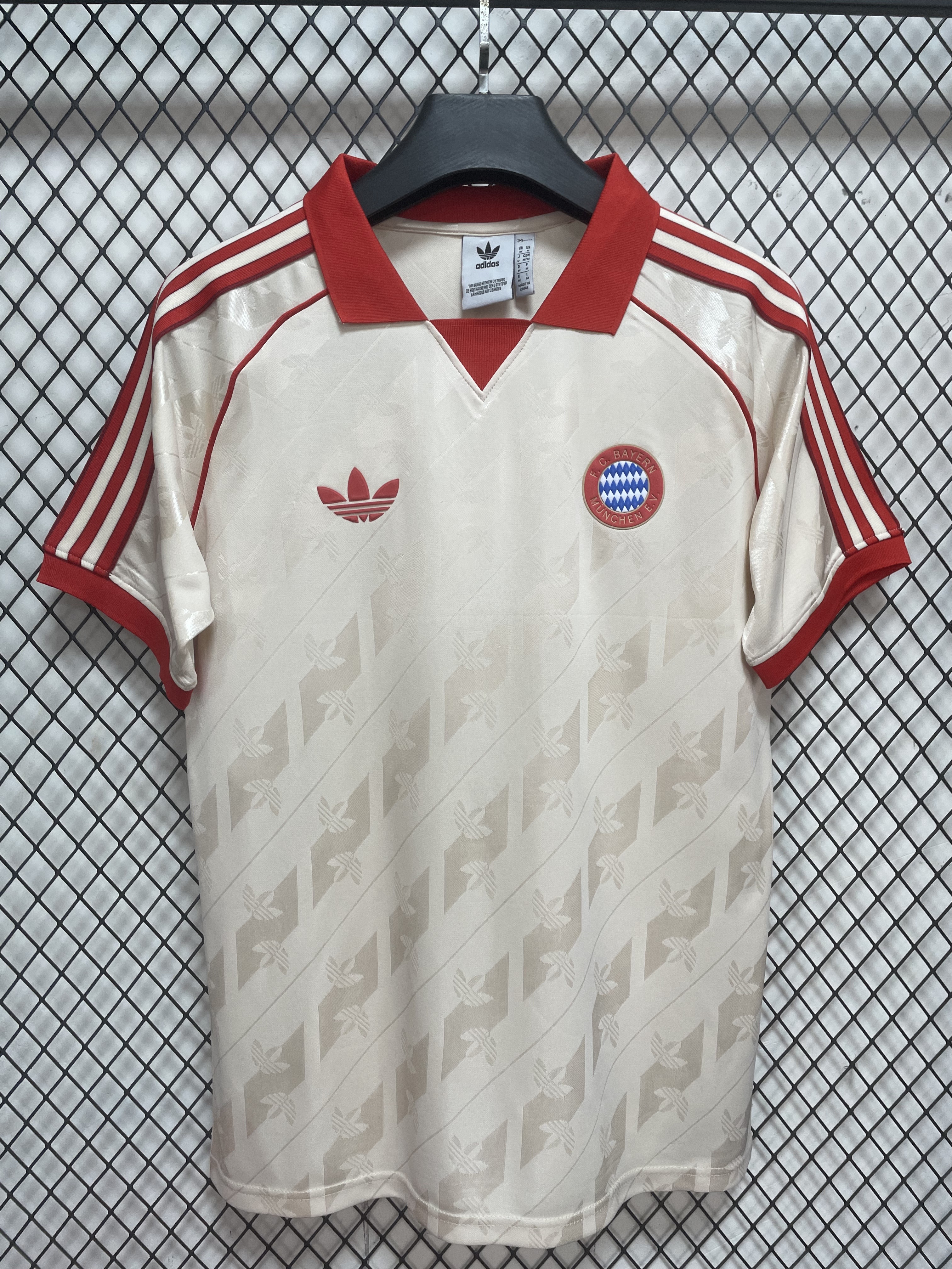 How to Style Your Retro Bayern Munich Retro S-4 XL for Every Occasion