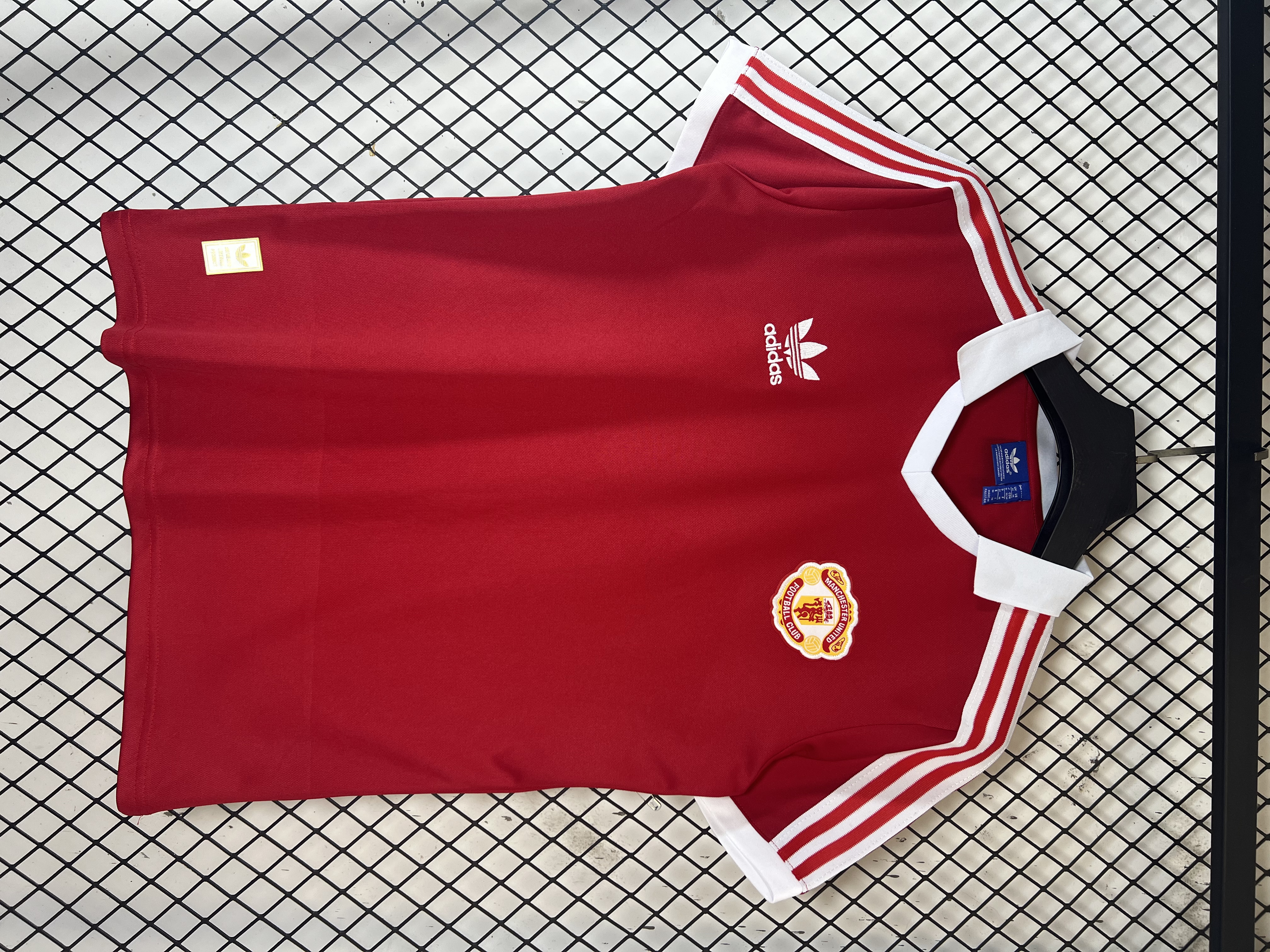 Red Manchester United Casual Wear - view 3