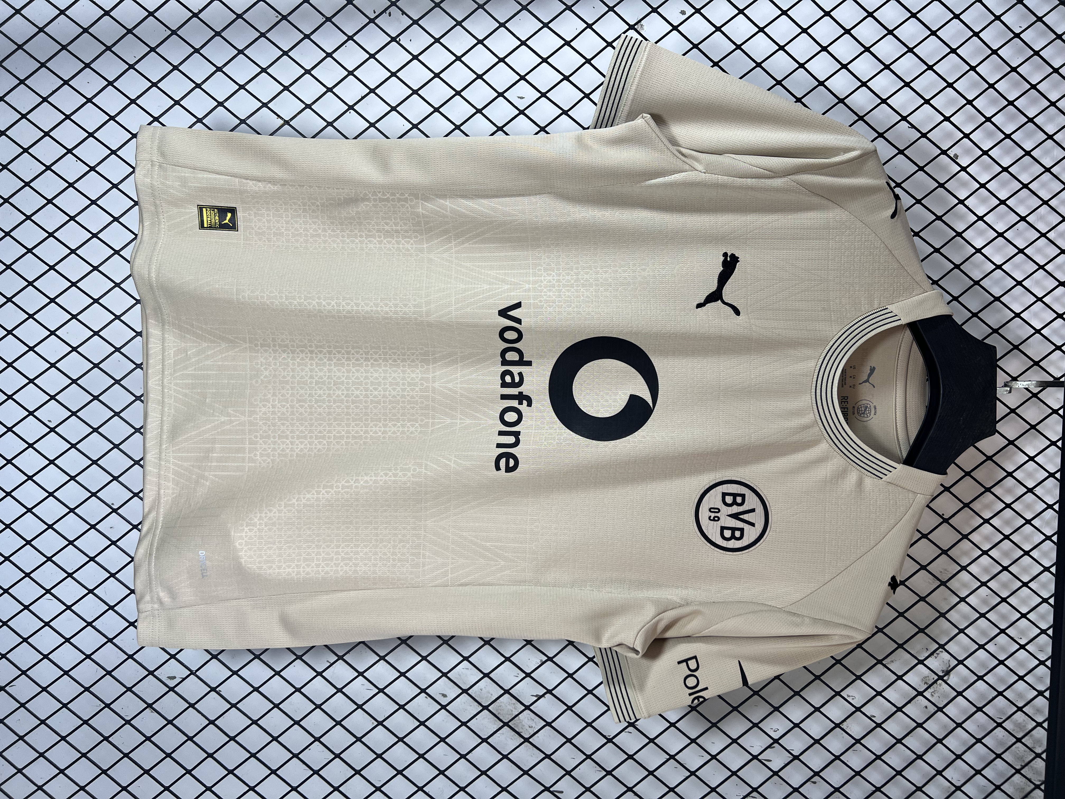 Borussia Dortmund Special Edition - view 3