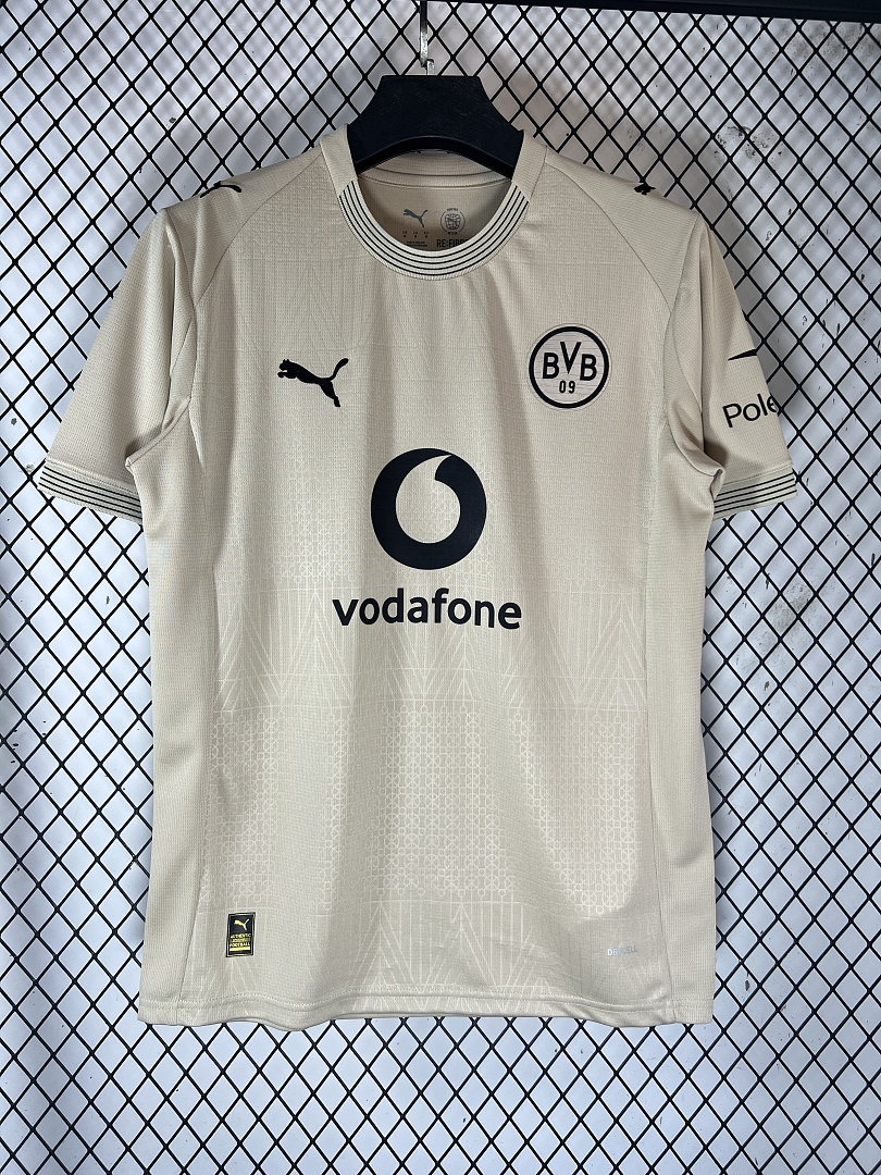 Borussia Dortmund Special Edition - view 4