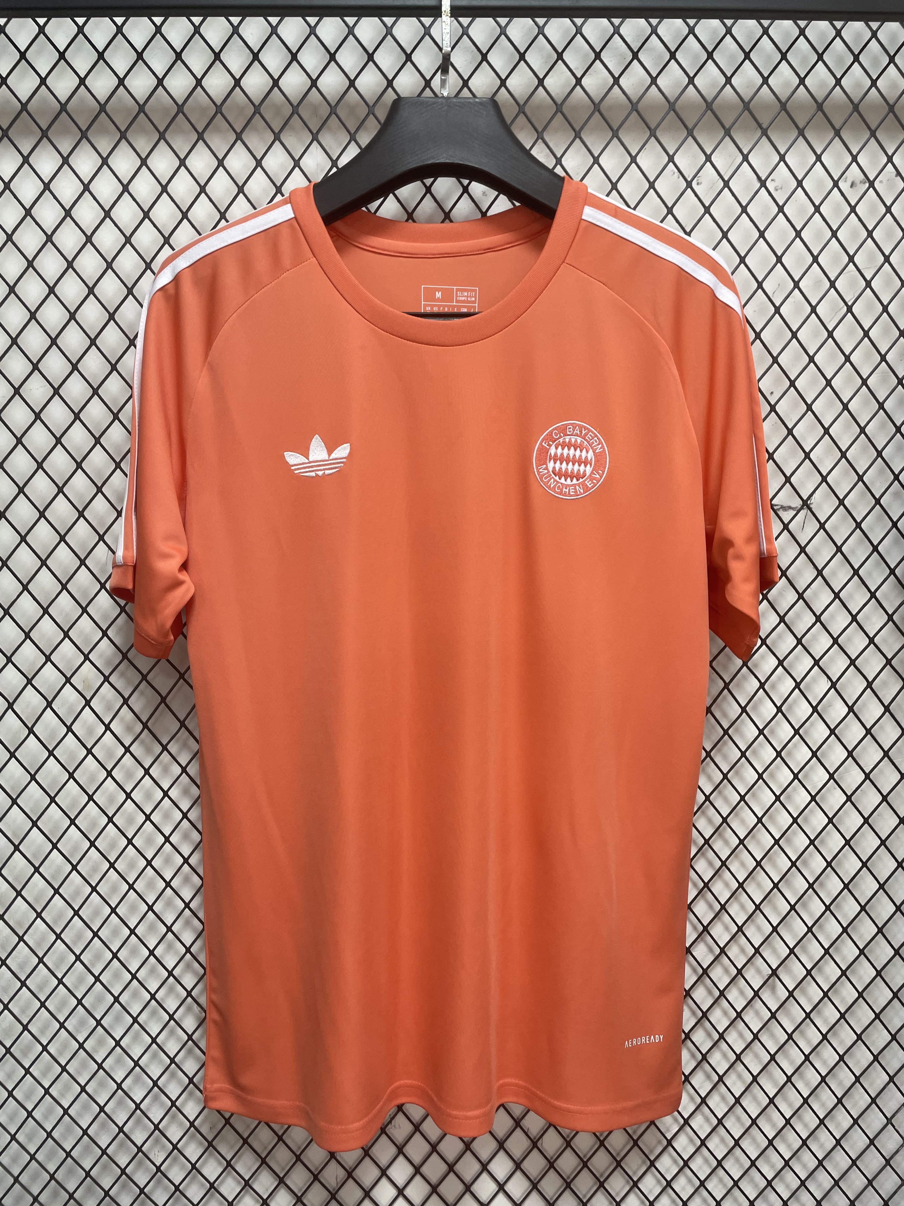 Bayern Munich TOrange S-4 XL - view 3