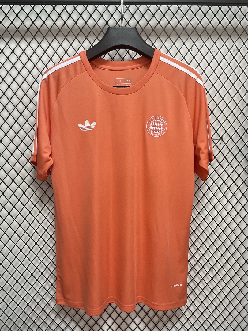 Bayern Munich TOrange S-4 XL - view 4